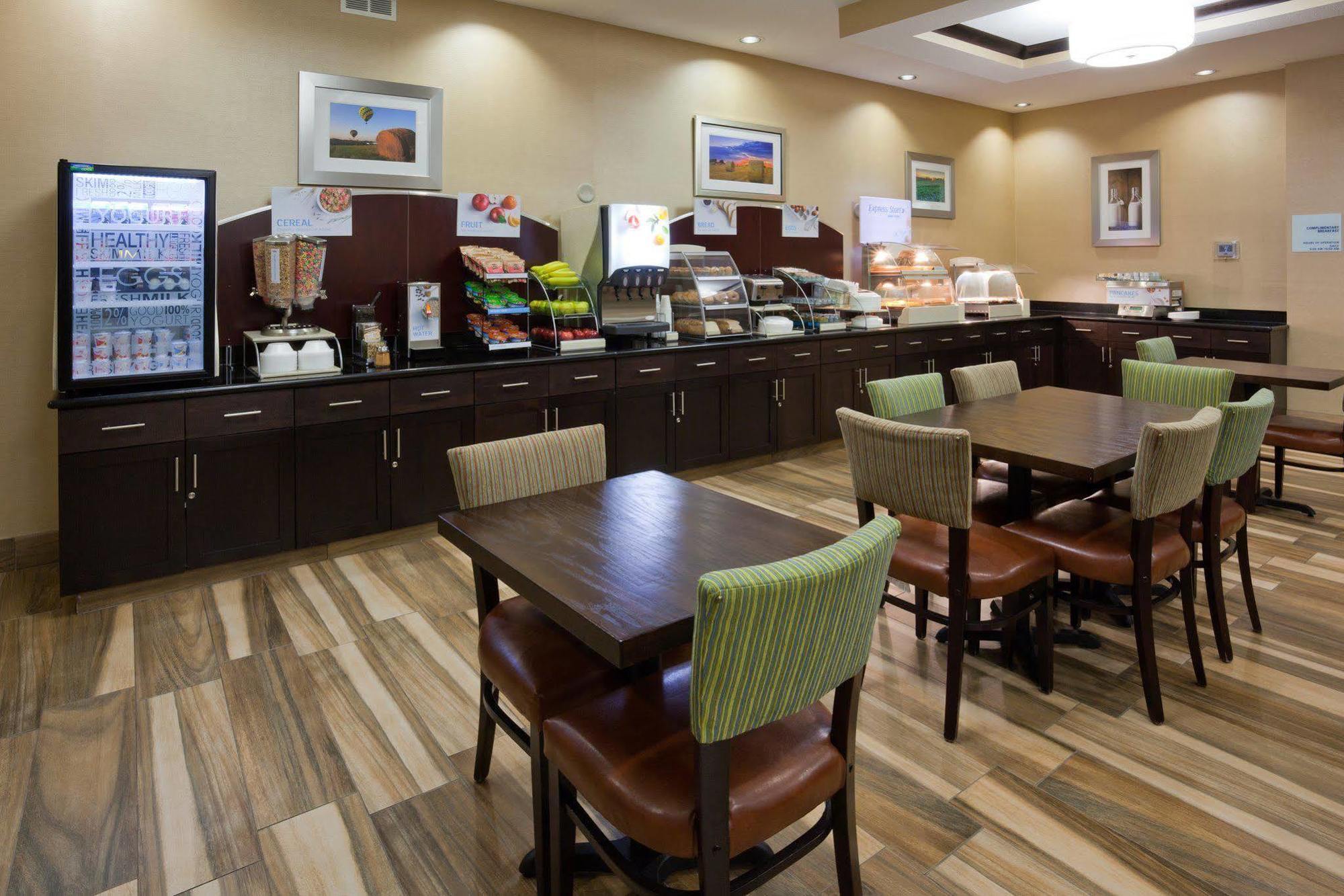 Holiday Inn Express & Suites Fort Dodge By Ihg Eksteriør billede